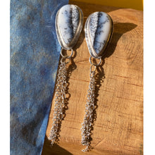 Load image into Gallery viewer, Divine Lines Earrings
